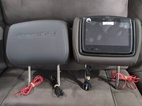 84558479 Gmc 84558480 Denali Dvd Tv Headrest Pair Gm Part Number And New