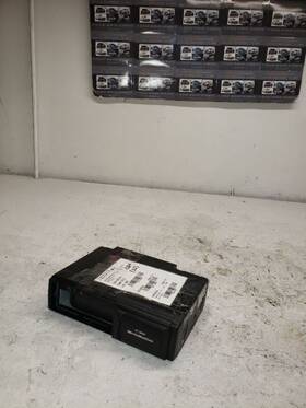 638-58799 Porsche Audio Equipment Radio Cd Changer Cdc-4 Fits 05-06 08-10 Cayenne